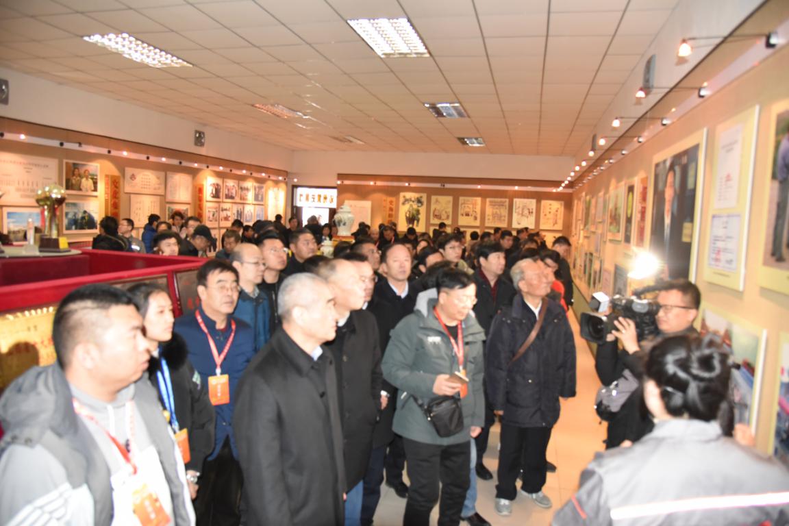 眾志一心顯翹楚品格 齊心協力綻企業風姿